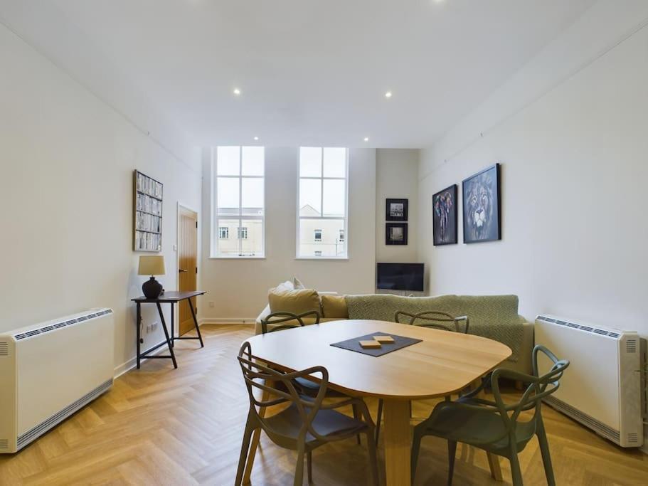 Arcadia House, Location With Parking, King Size Bed And Wifi Cheltenham