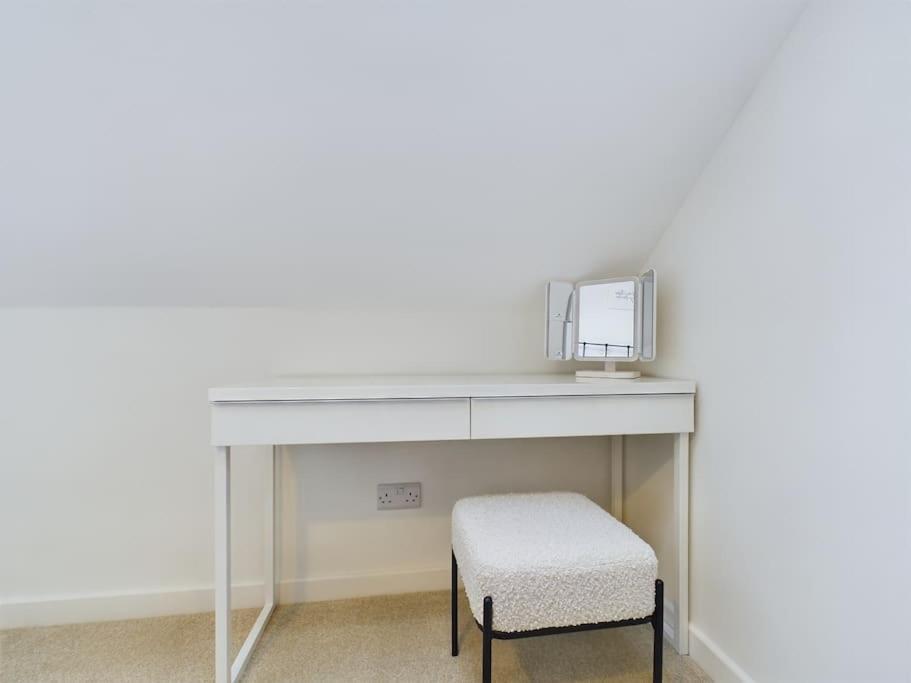 Arcadia House, Location With Parking, King Size Bed And Wifi
