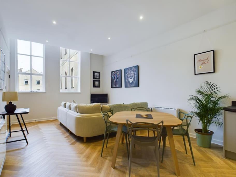 Holiday home Arcadia House, Location With Parking, King Size Bed And Wifi