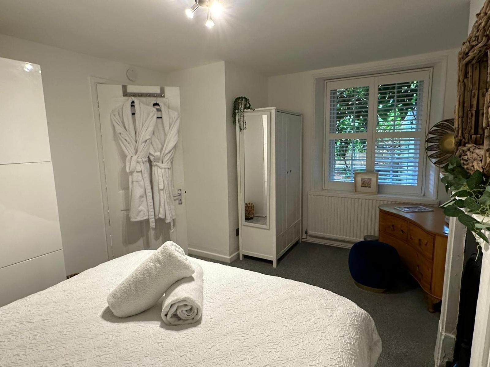 Town Centre With Hot Tub Apartment