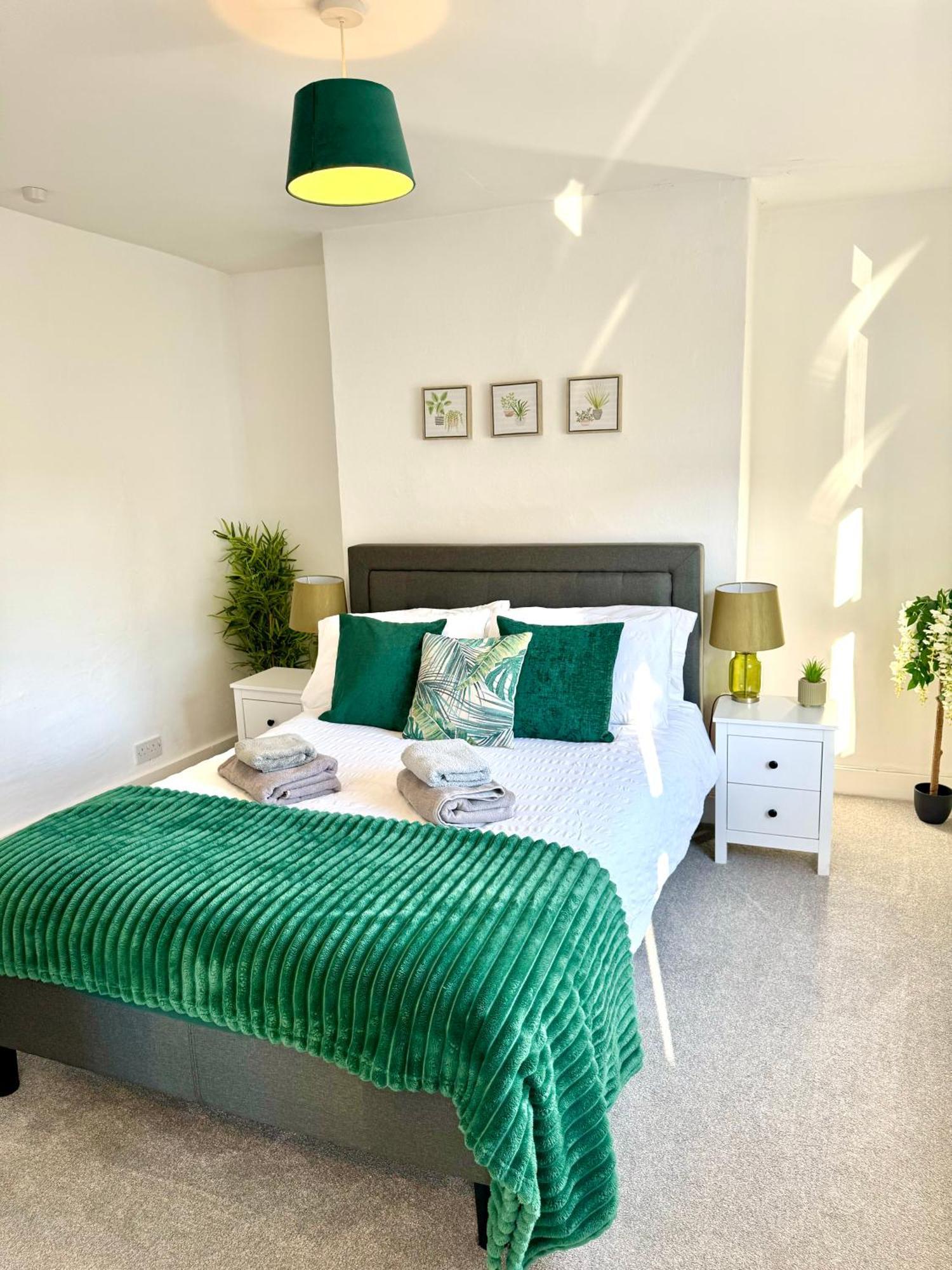 2-bedroom House In Town Centre * Cheltenham