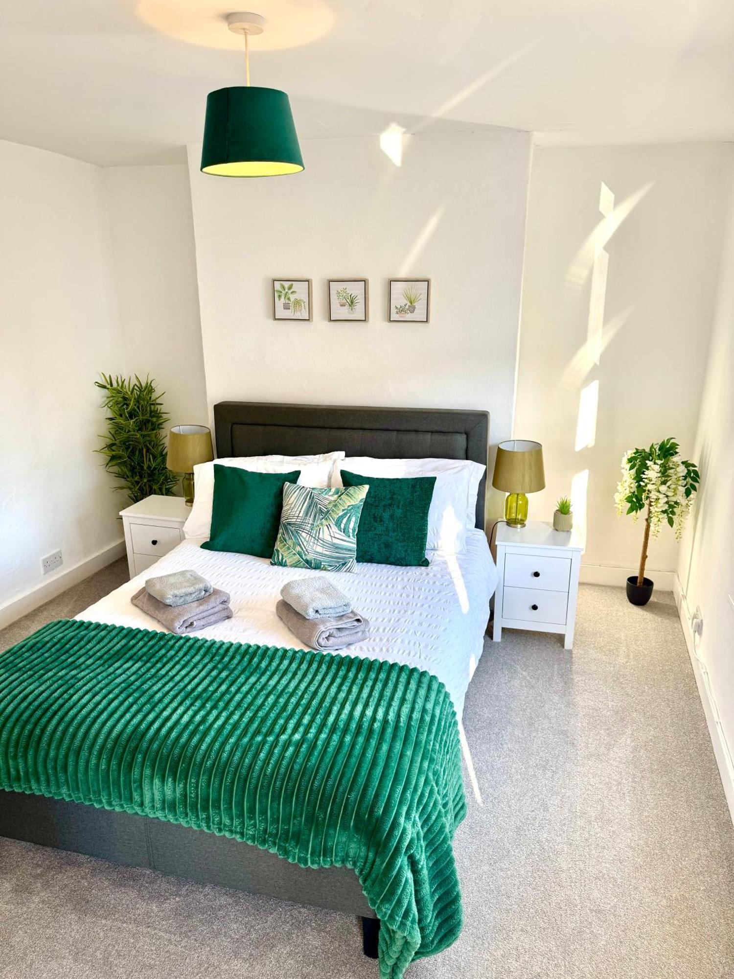 2-bedroom House In Town Centre Apartment
