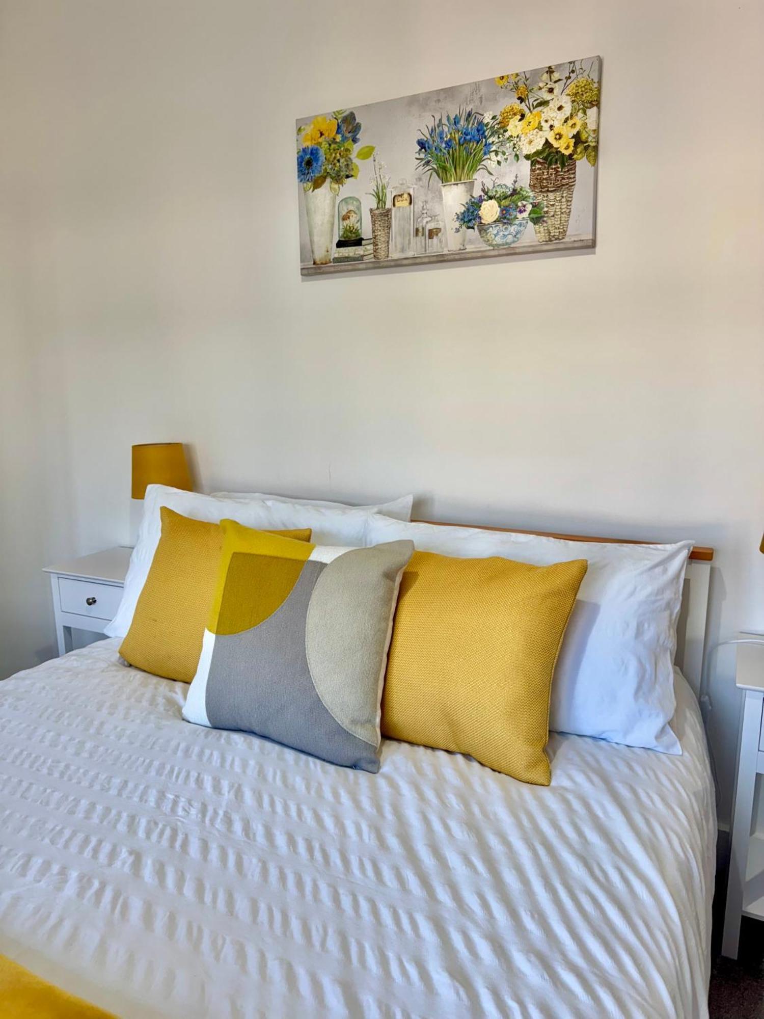 2-bedroom House In Town Centre Apartment *