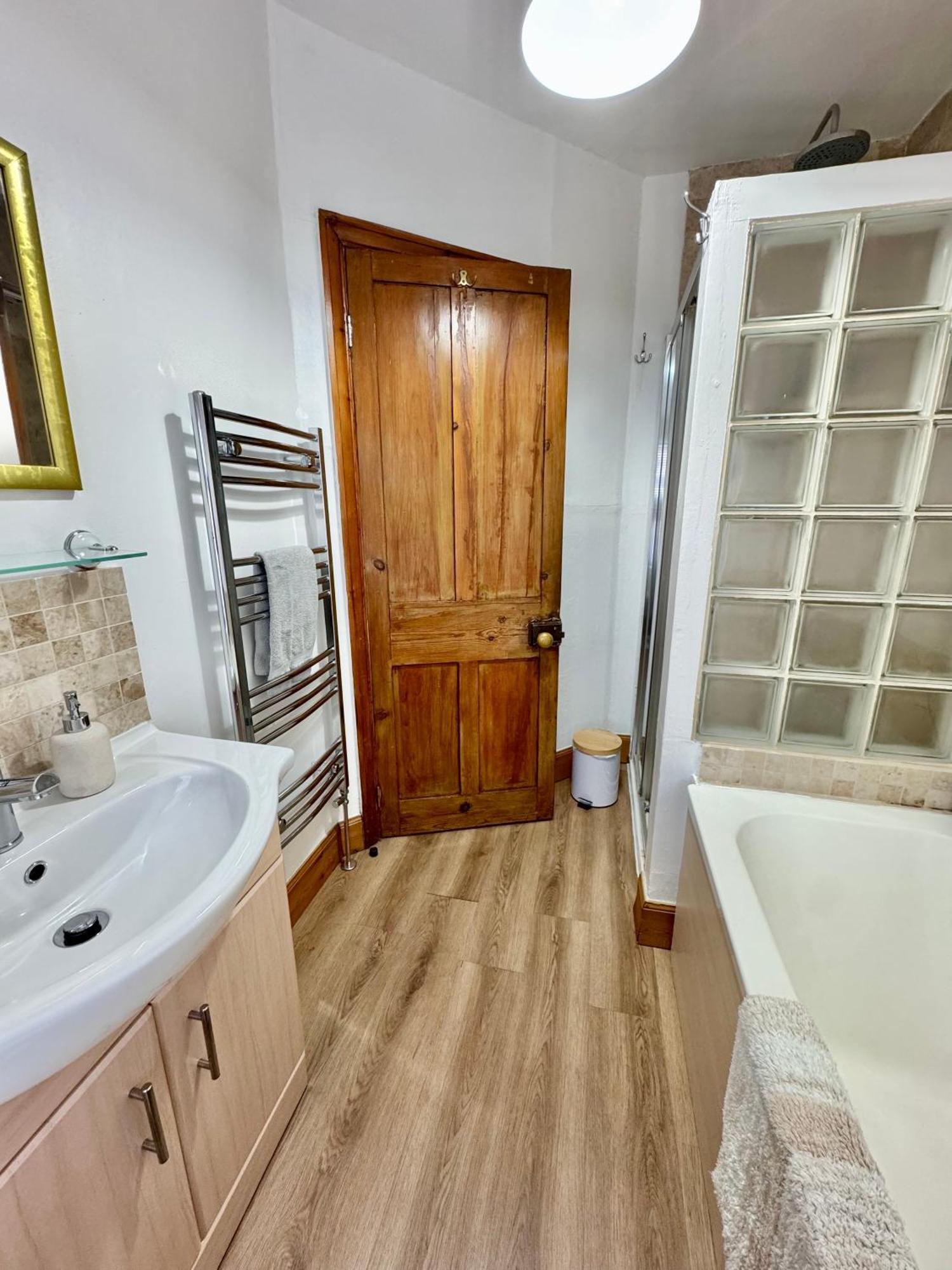 2-bedroom House In Town Centre * Cheltenham
