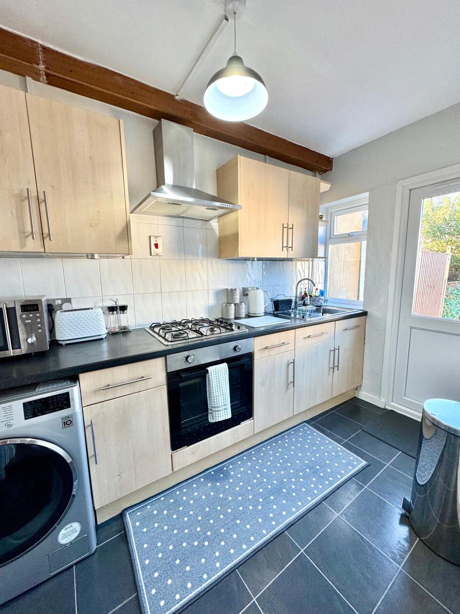 2-bedroom House In Town Centre Apartment