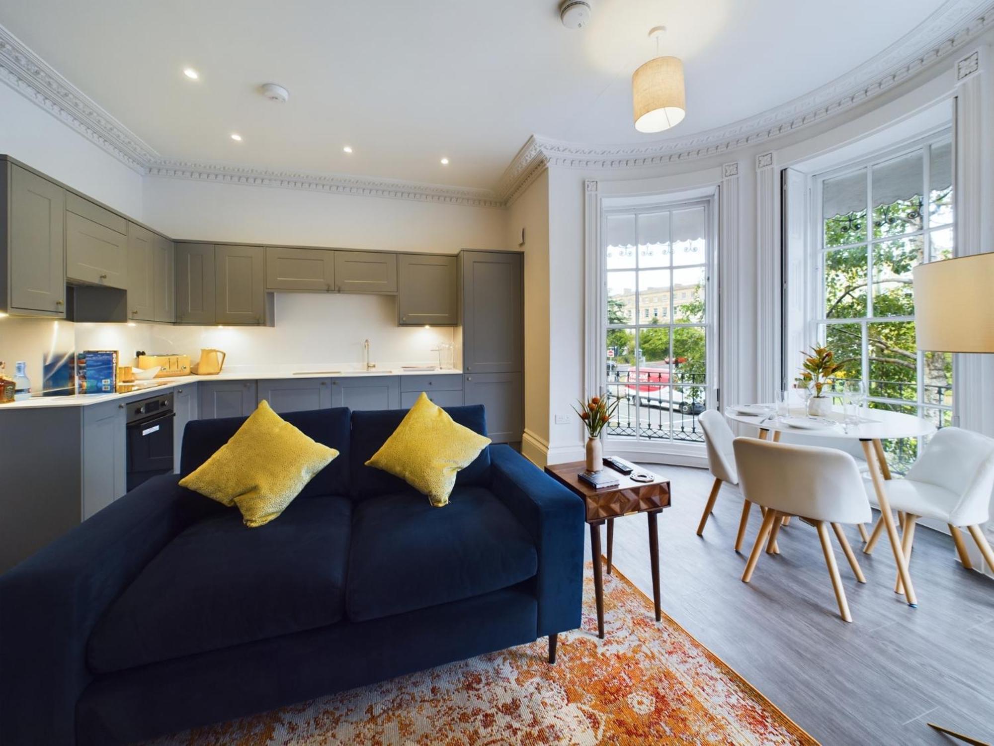 Belle Vue Regency King Size W Free Parking