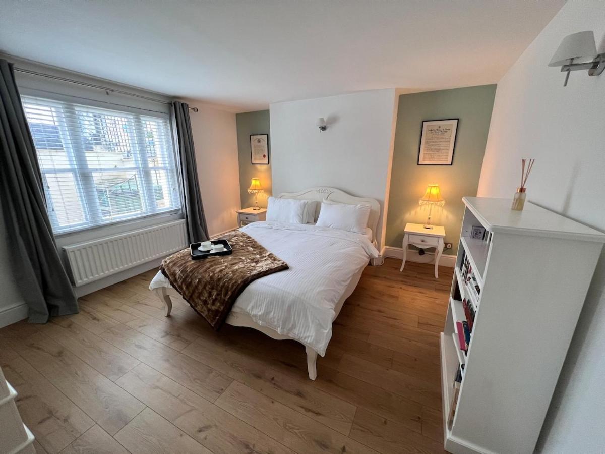 Beautiful Modern Flat * Cheltenham