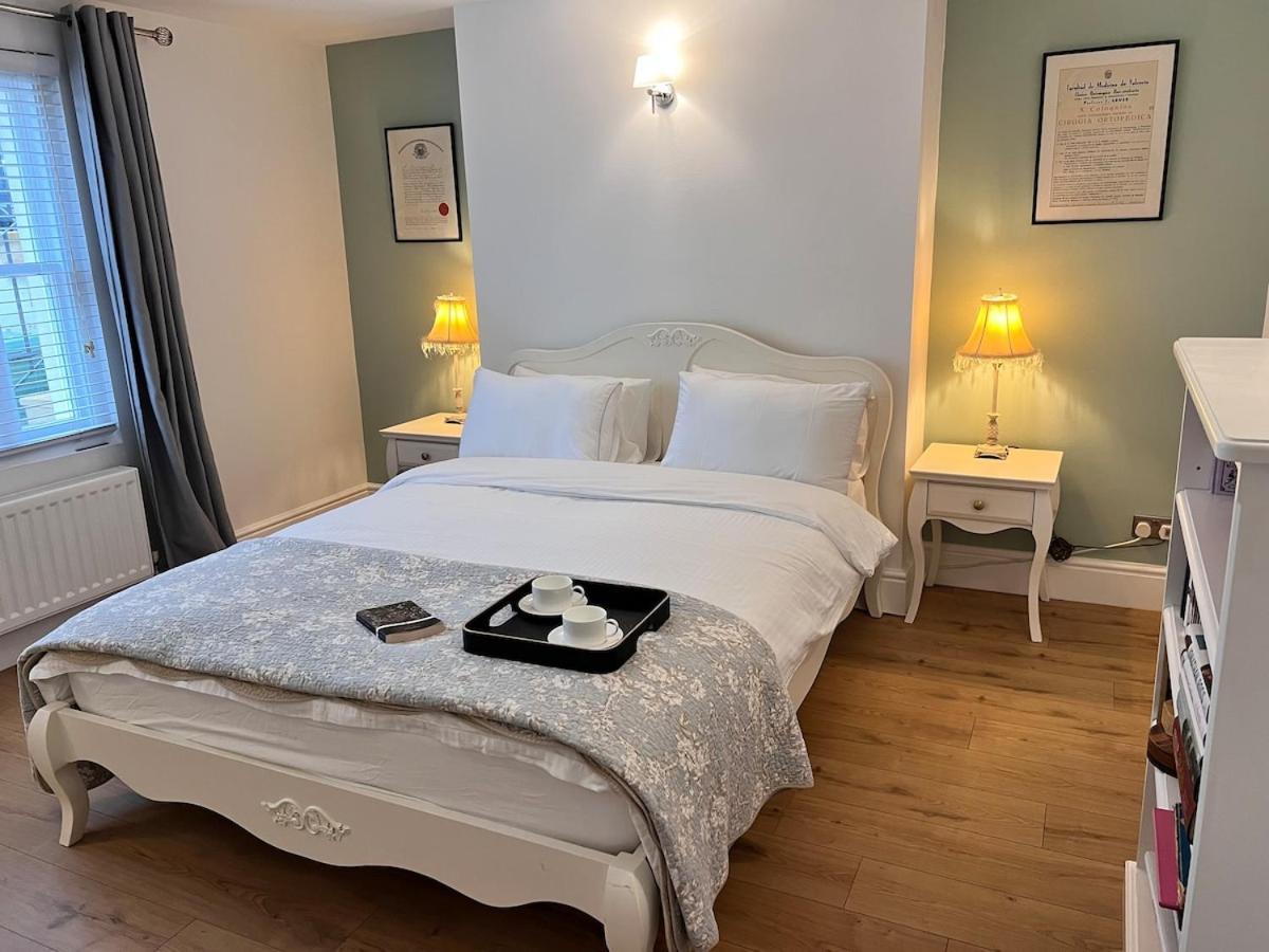 Beautiful Modern Flat * Cheltenham