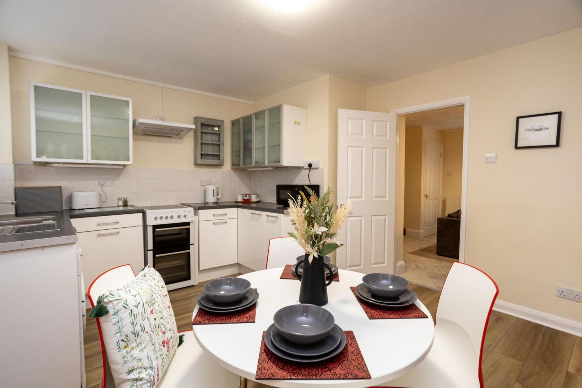 Holiday home Edwards House, Sleeps 5 In 3 Bedrooms, Bath Road, *