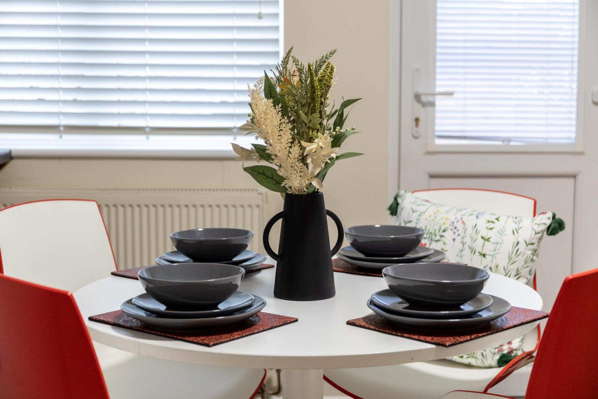 Holiday home Edwards House, Sleeps 5 In 3 Bedrooms, Bath Road, *