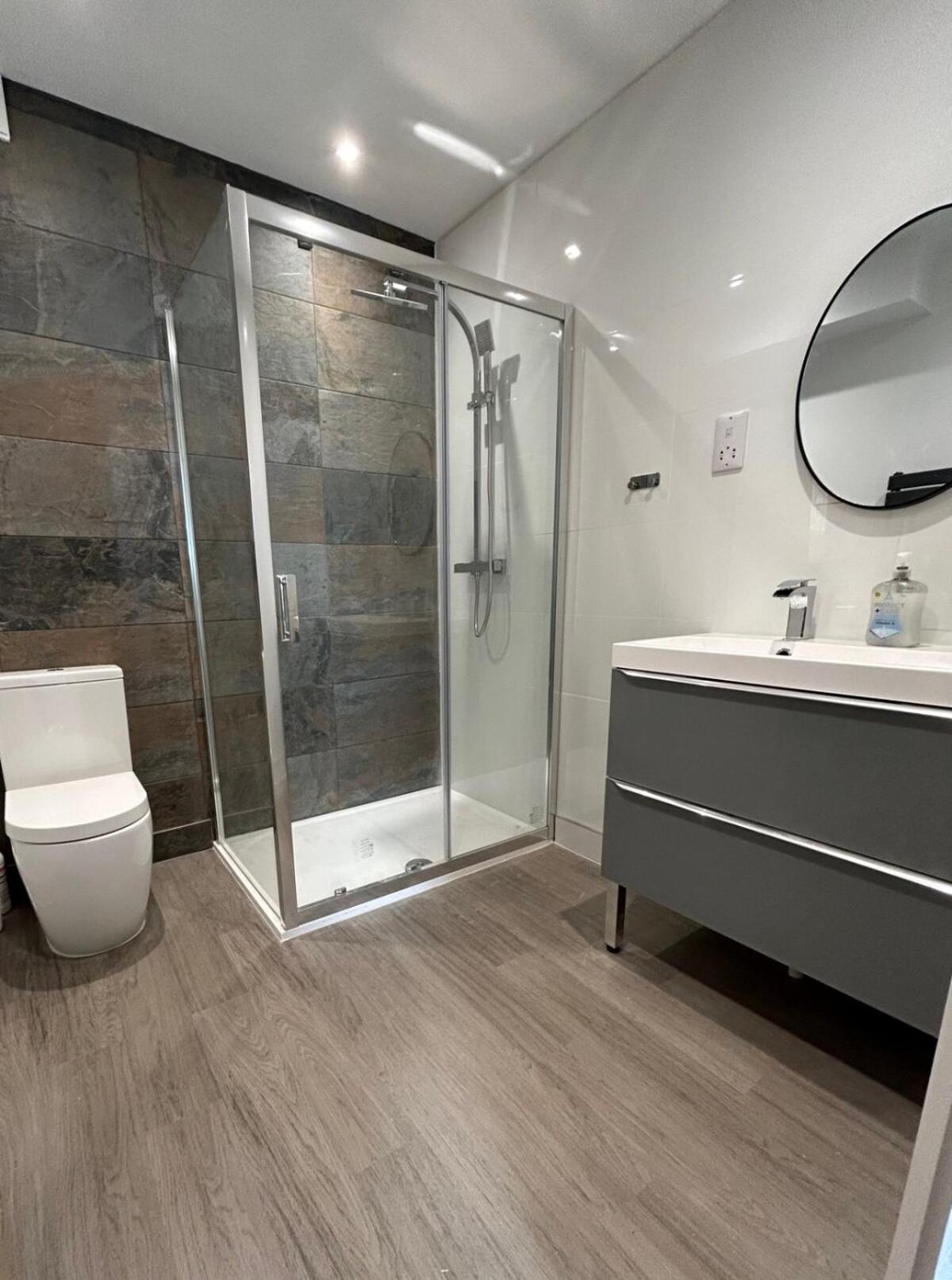 Stunning 2 Bedroom In Cheltenham! *