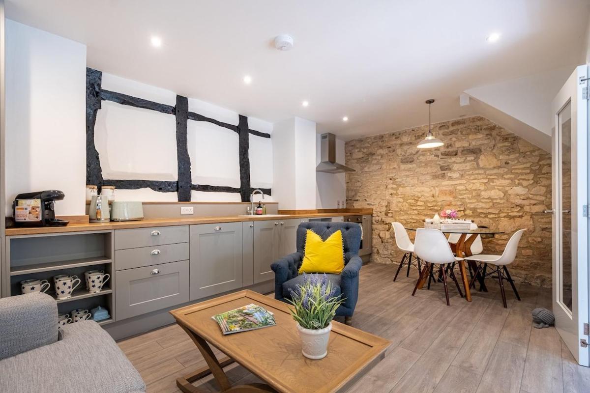 Luxury Thatched Cotswold Cottage, Amazing Location *