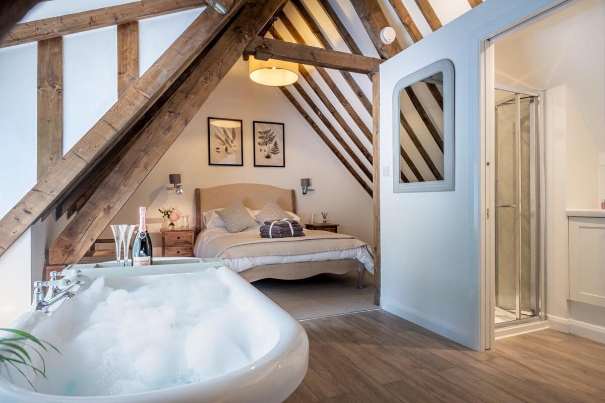 Luxury Thatched Cotswold Cottage, Amazing Location