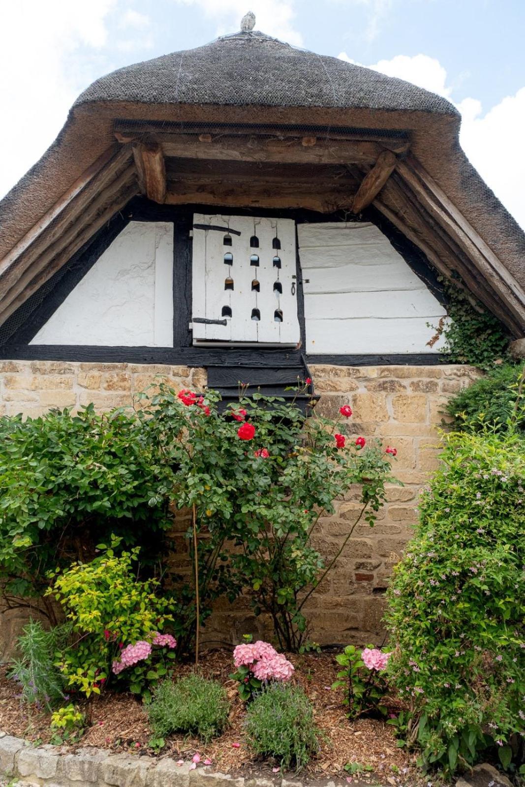 Luxury Thatched Cotswold Cottage, Amazing Location Apartment