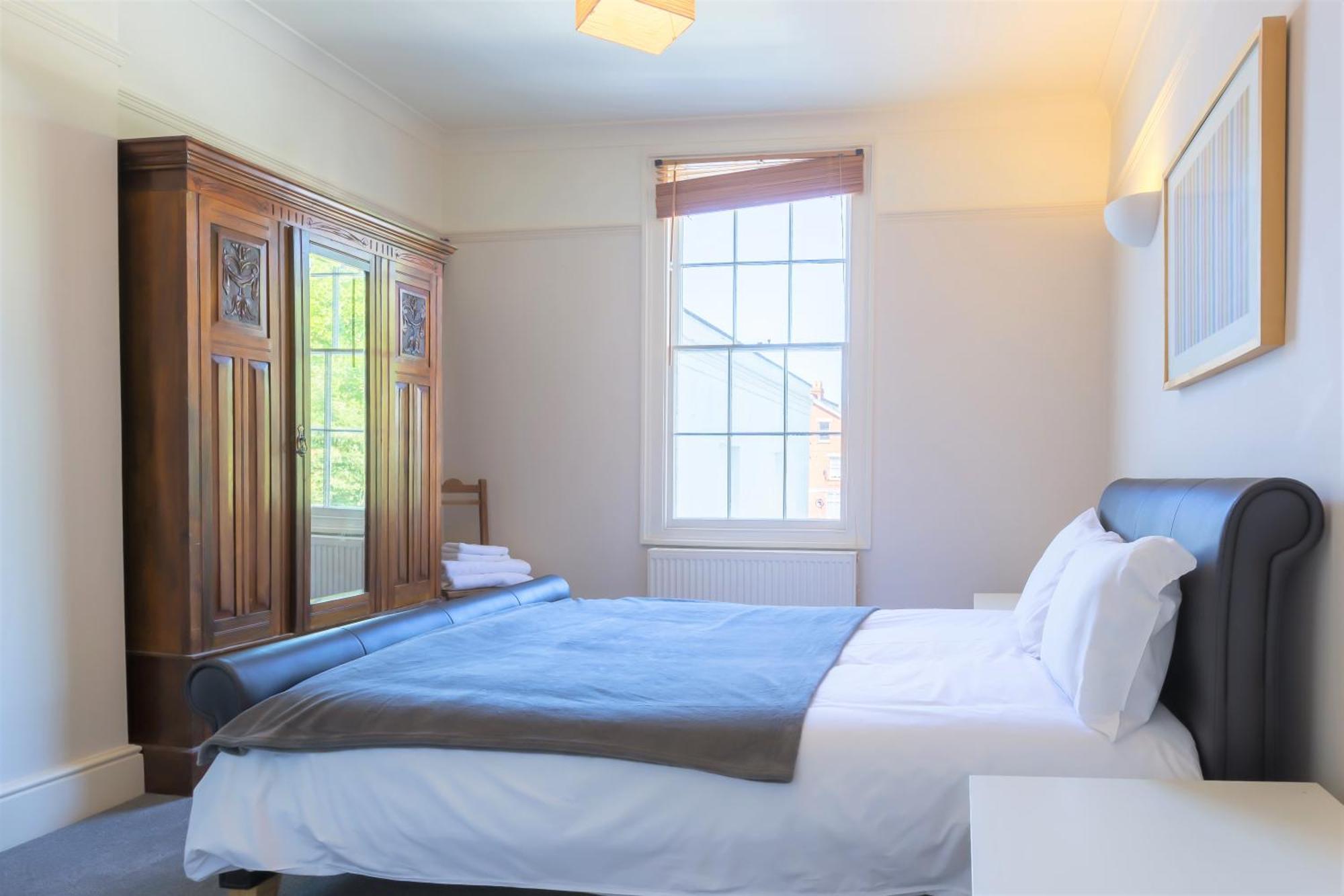 Vineyard - By Luxury Cheltenham