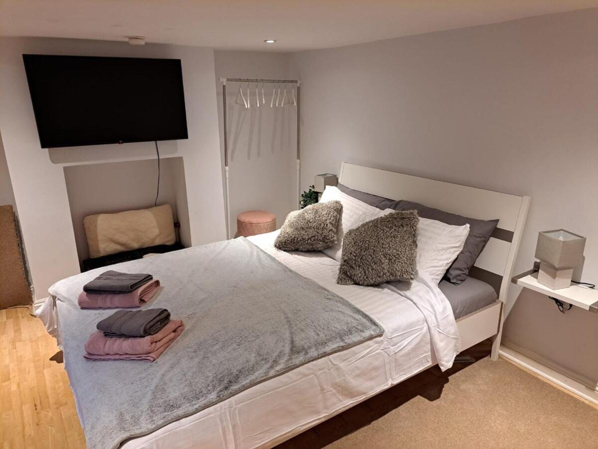 Charming Town Centre 2 Bed House Holiday home Cheltenham