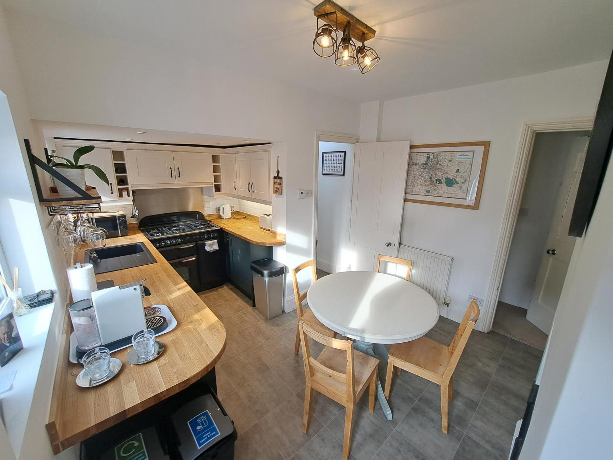 Charming Town Centre 2 Bed House Holiday home Cheltenham
