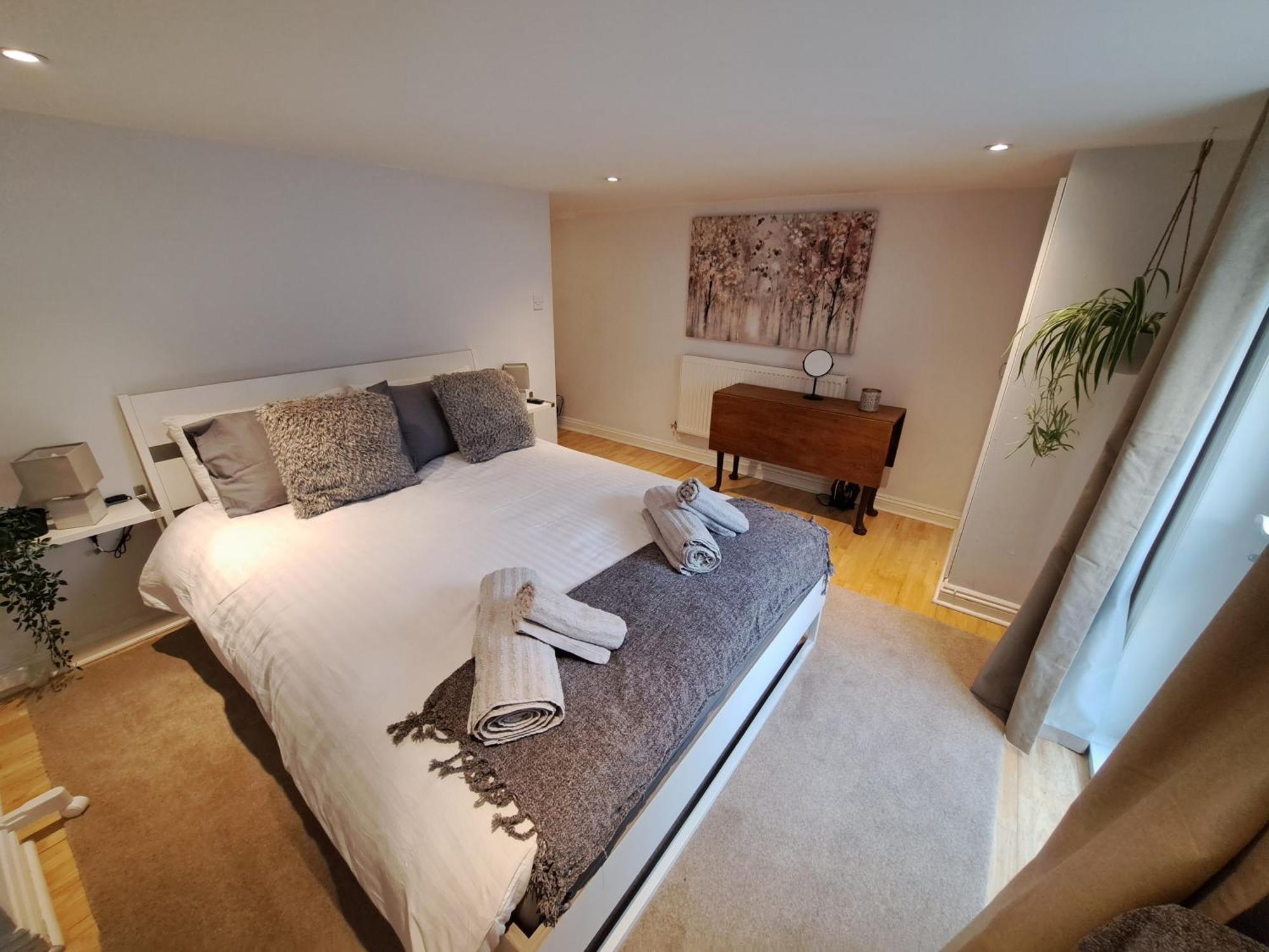 Charming Town Centre 2 Bed House Holiday home Cheltenham