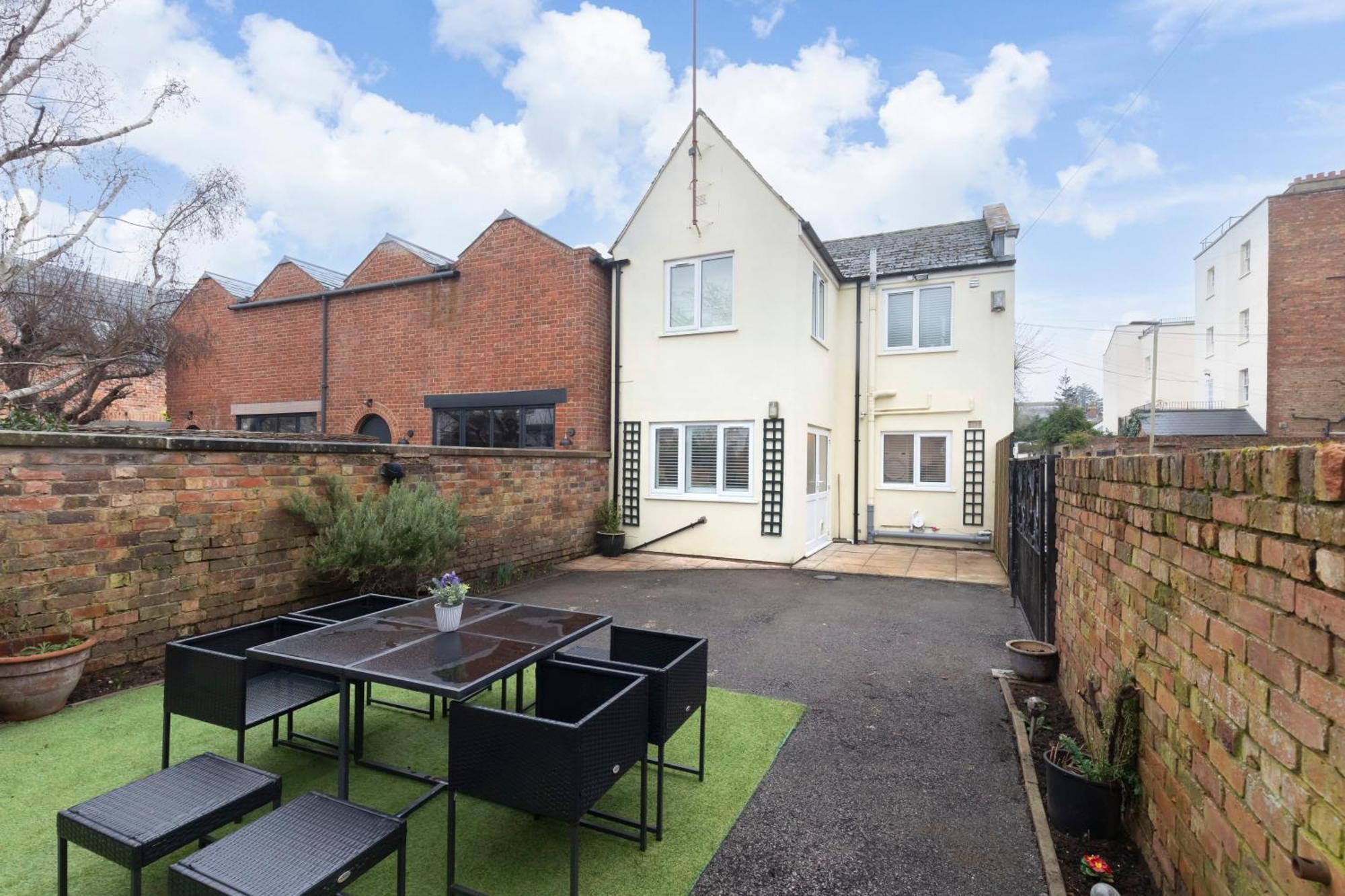 Peaceful 3-bed In Tivoli Cheltenham