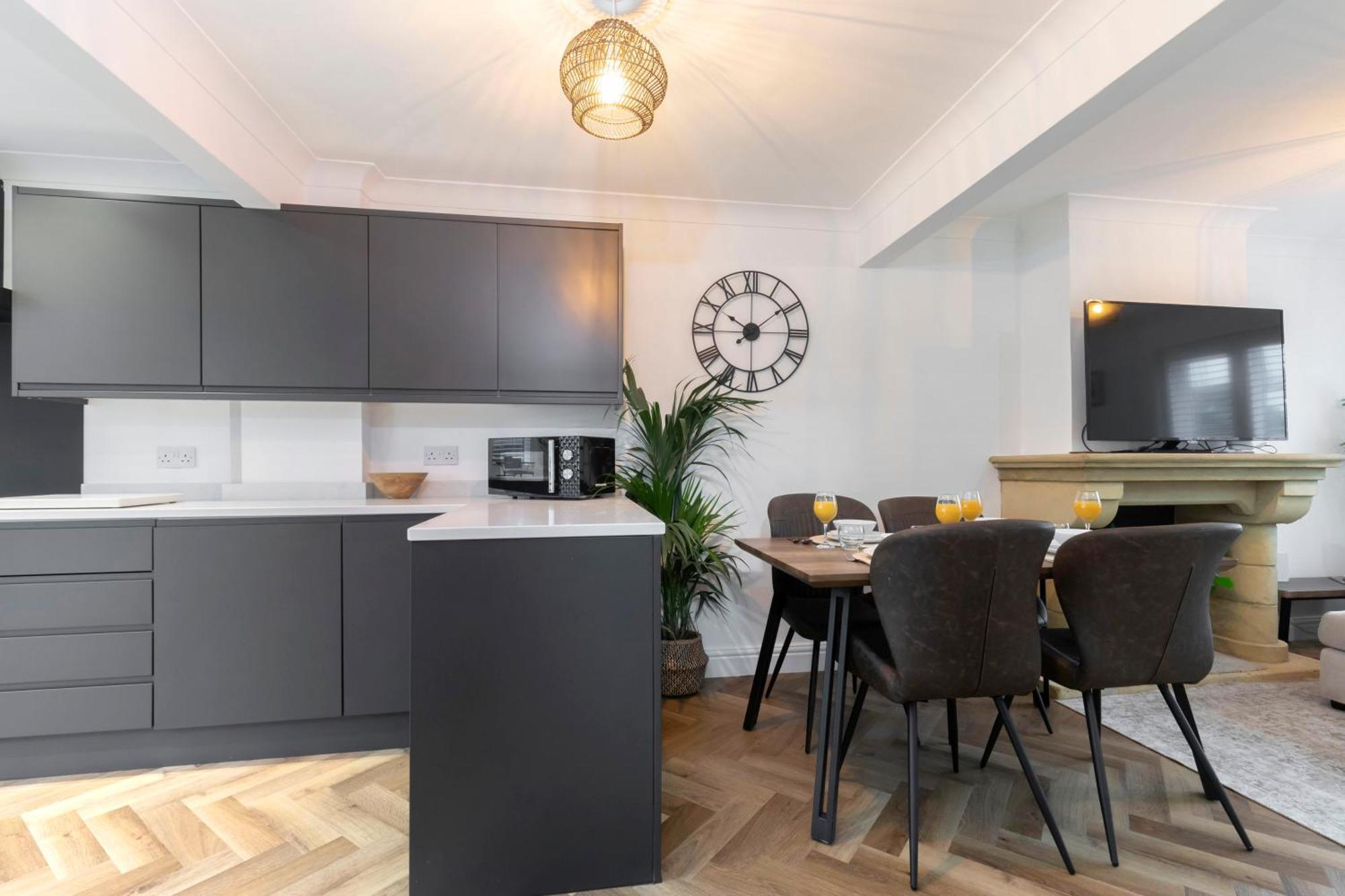 Peaceful 3-bed In Tivoli Holiday home Cheltenham