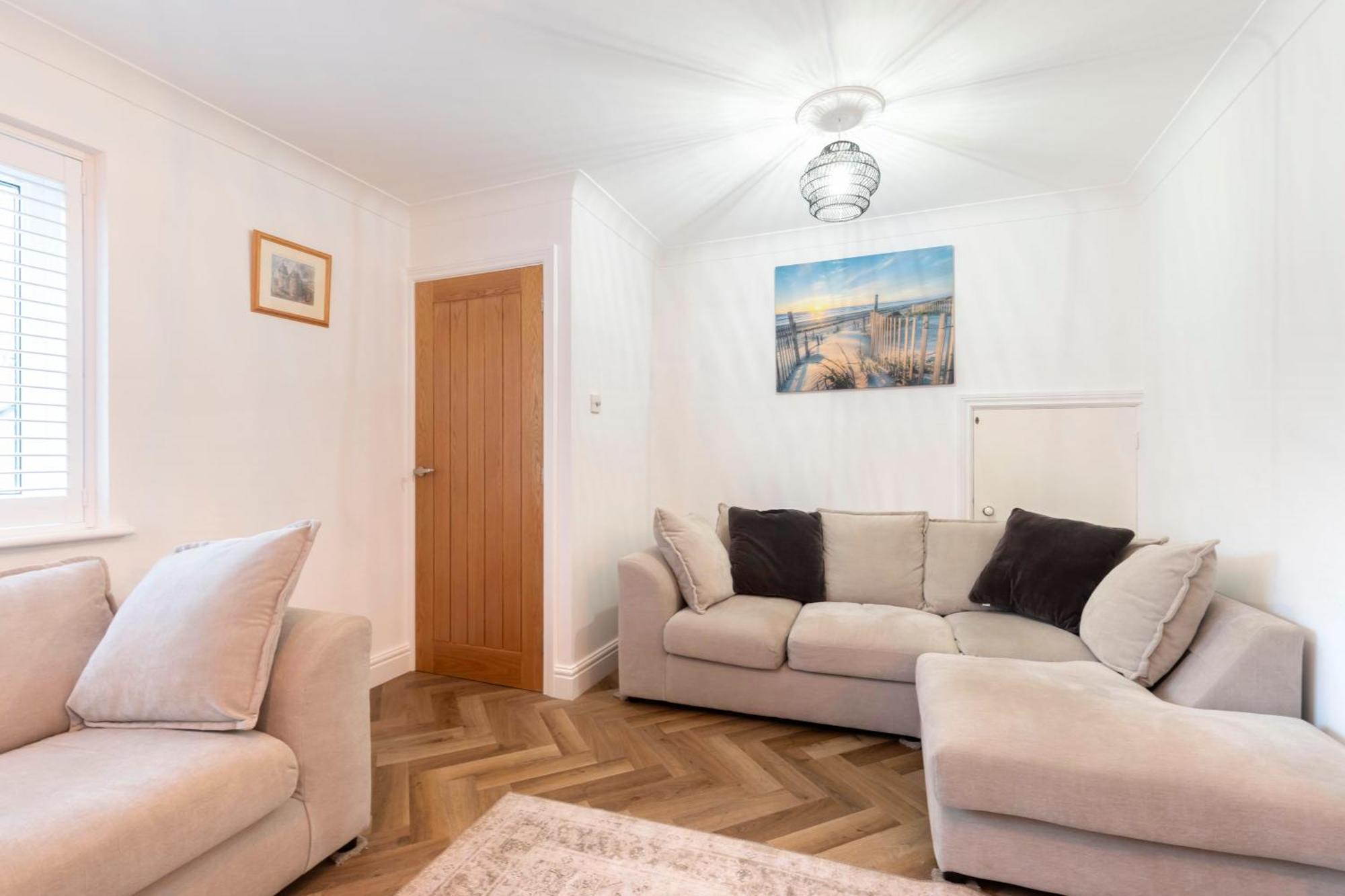 Peaceful 3-bed In Tivoli Cheltenham