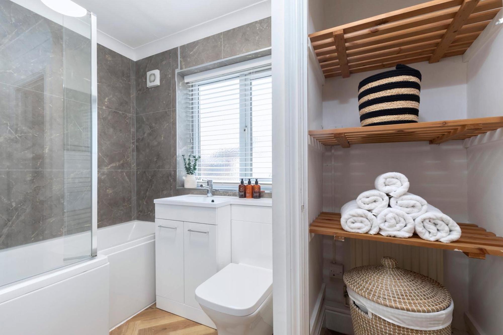 Peaceful 3-bed In Tivoli * Cheltenham