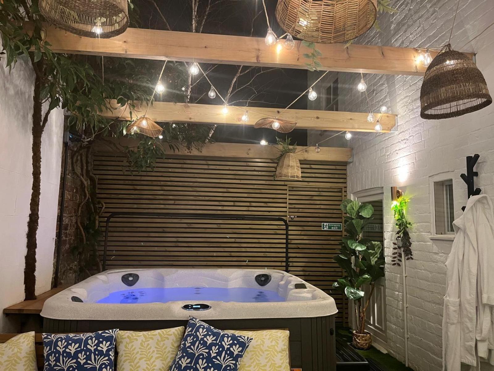 Town Centre With Hot Tub Apartment *