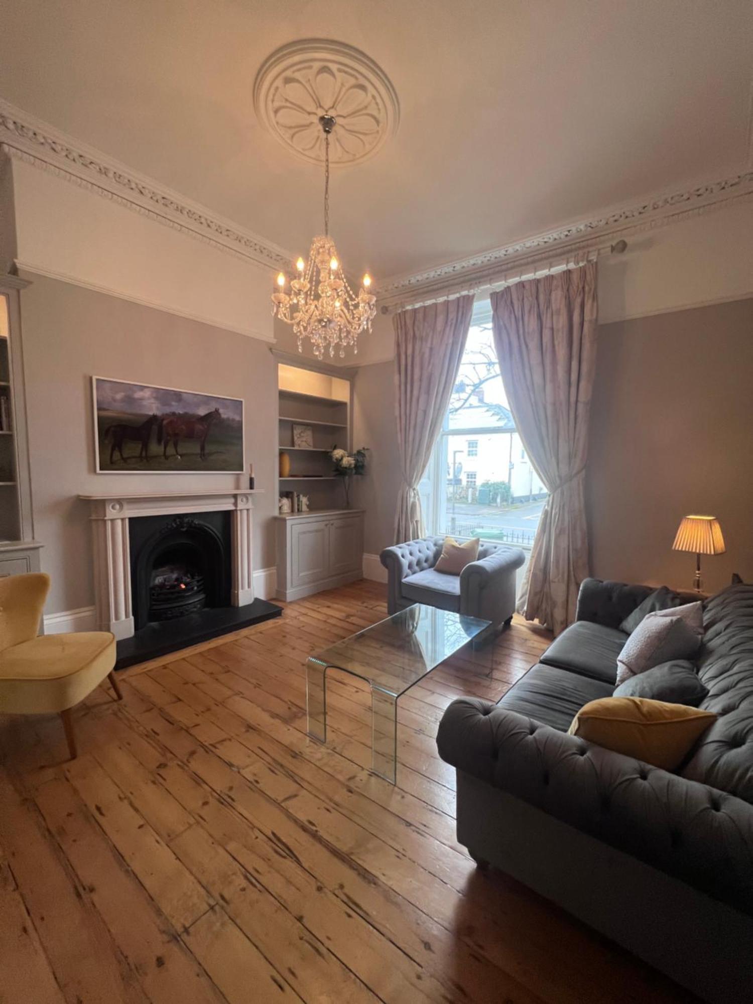 No2 Clarence Grade Ii Regency Townhouse Short Walk To Racecourse And Town Centre Holiday home