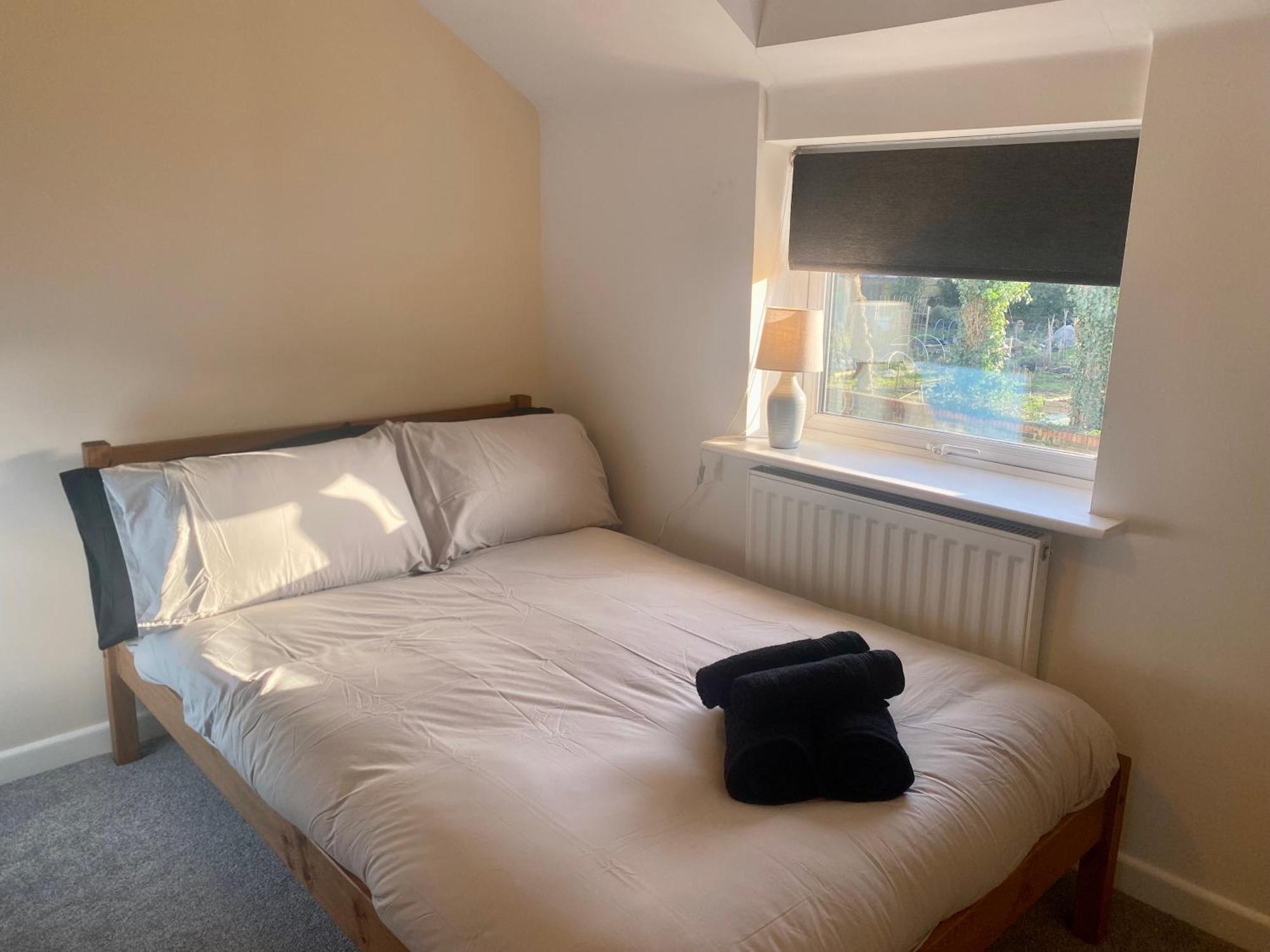 Holiday home Cosy 3 Bedroom House, Bath Road, *