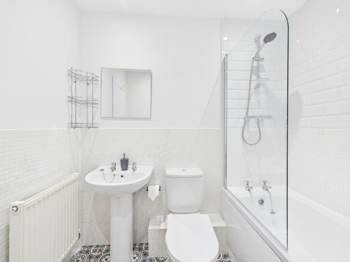 Casa de férias New Prestbury Place By Signature - 5 Bedroom House Near Racecourse *