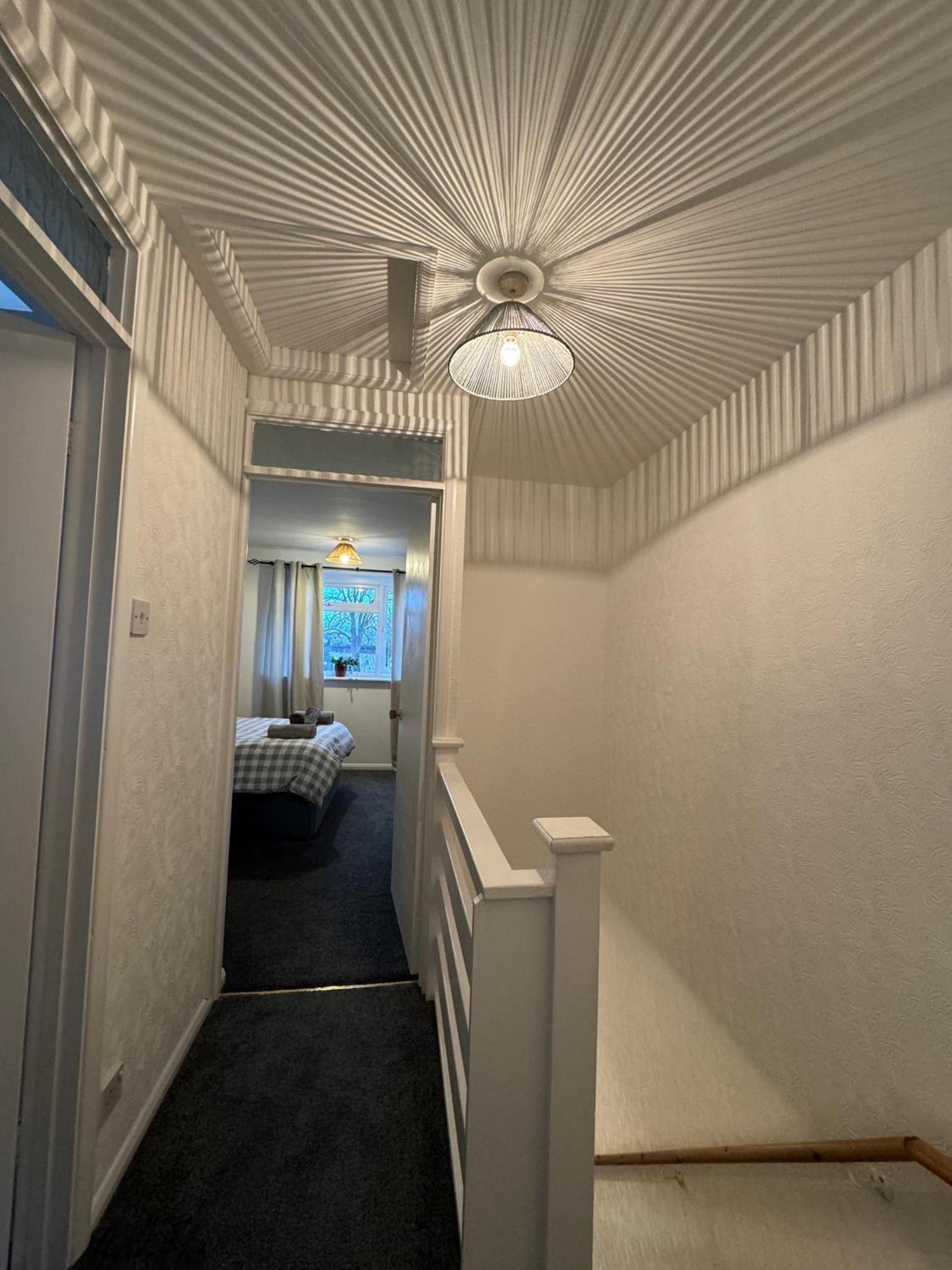 Comfortable Away From Home, Spacious 2 Bedroom Town House,self Catering, Free Parking, Walking Distance To Town Centre * Cheltenham
