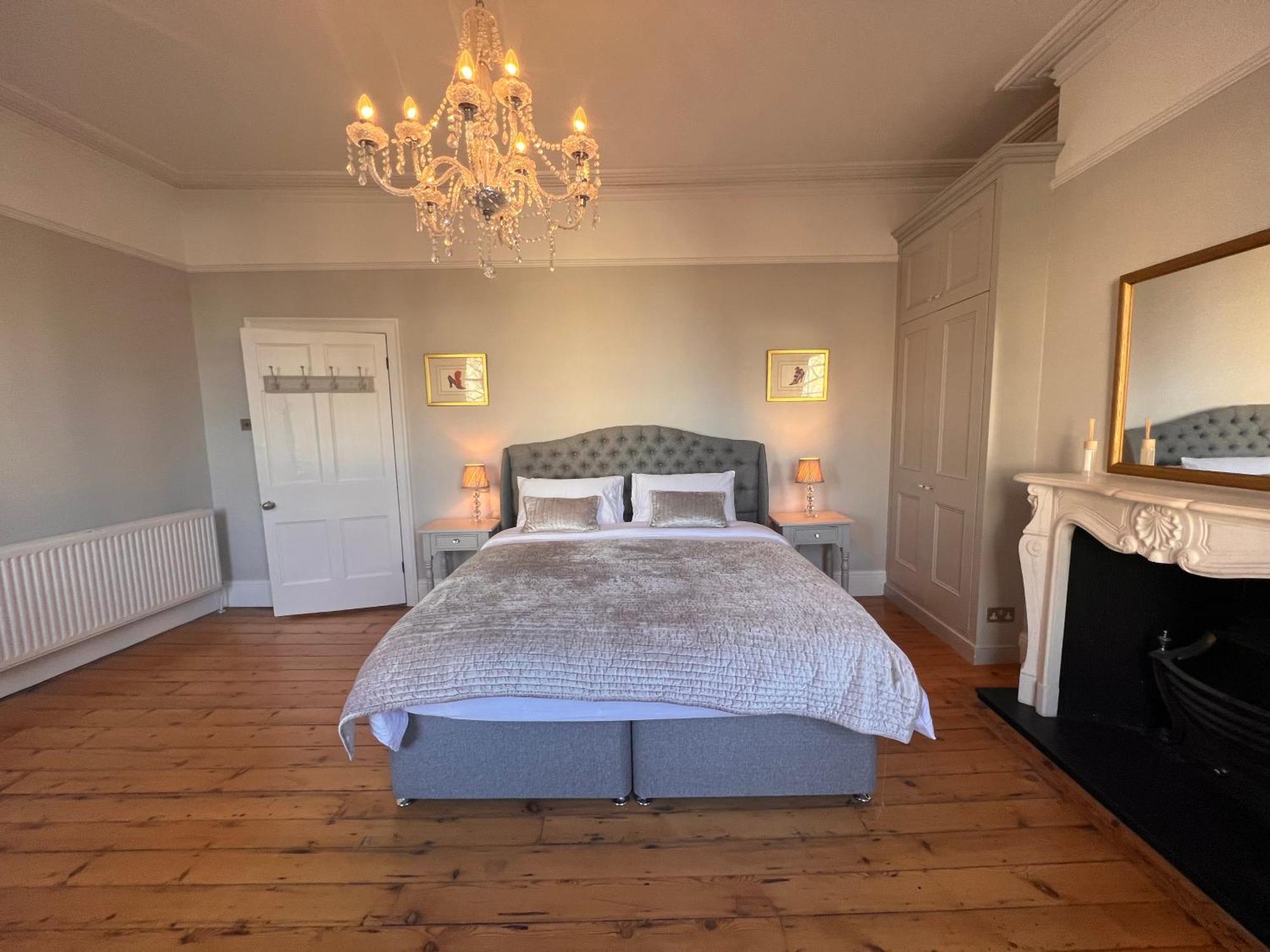 No2 Clarence Grade Ii Regency Townhouse Short Walk To Racecourse And Town Centre Holiday home *