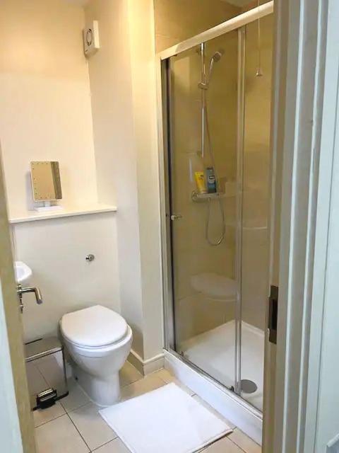 Apartment Town Centre Apartment, Private Parking *