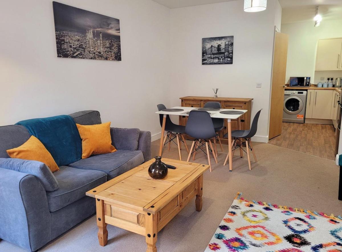 Town Centre Apartment, Private Parking Apartment Cheltenham