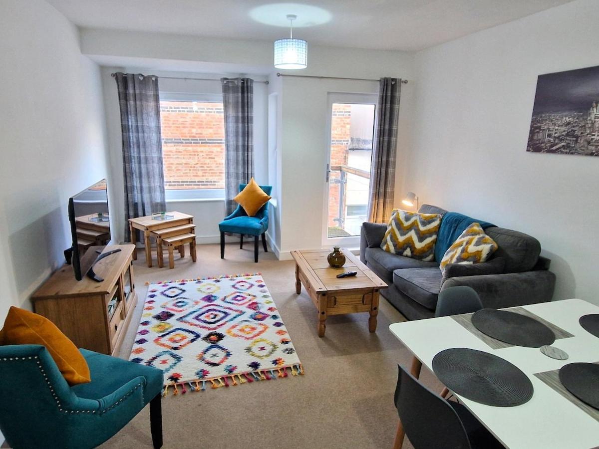 Apartment Town Centre Apartment, Private Parking *