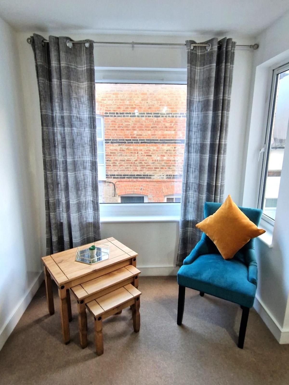 Town Centre Apartment, Private Parking Apartment Cheltenham