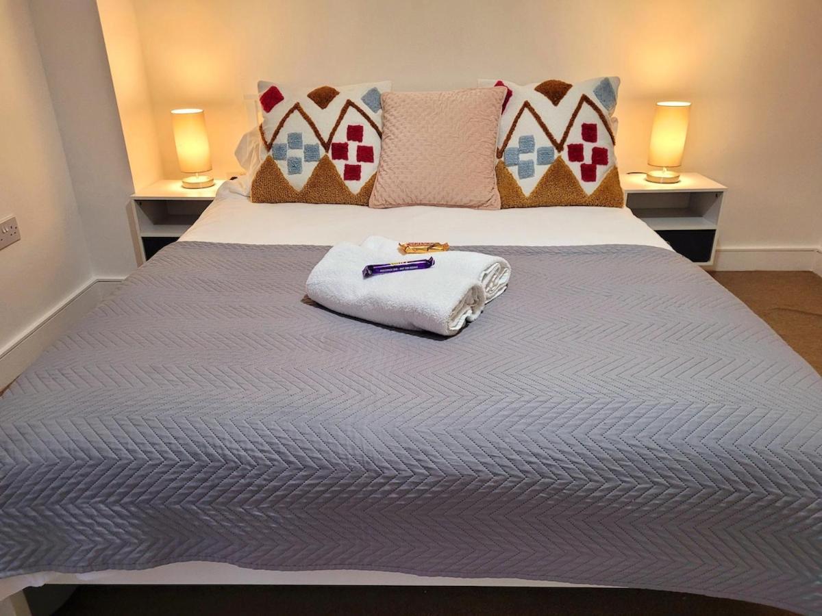 Apartment Town Centre Apartment, Private Parking *