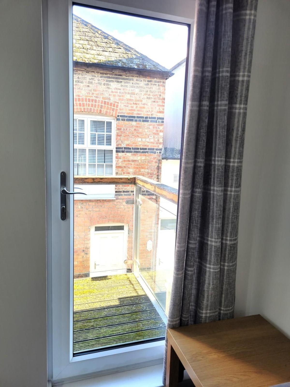 Town Centre Apartment, Private Parking Apartment Cheltenham