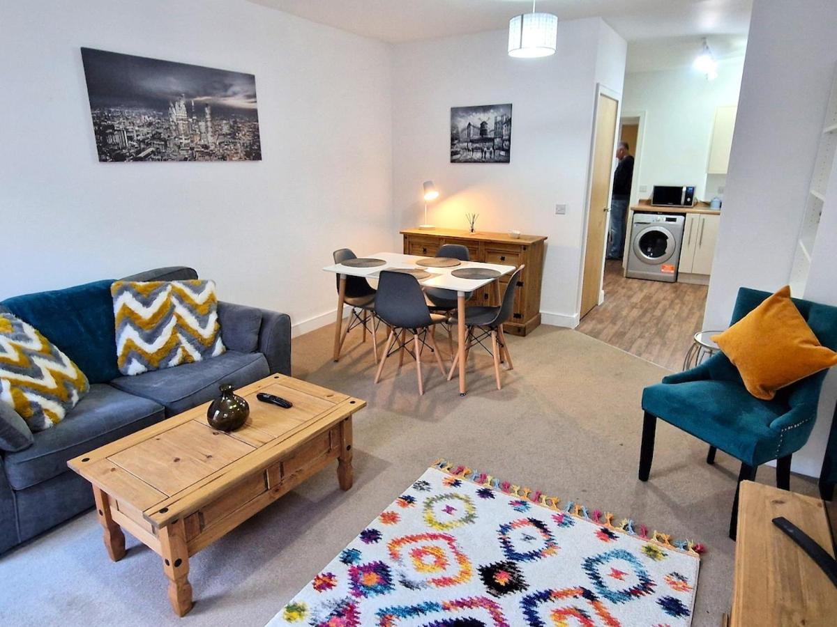 Town Centre Apartment, Private Parking Apartment *