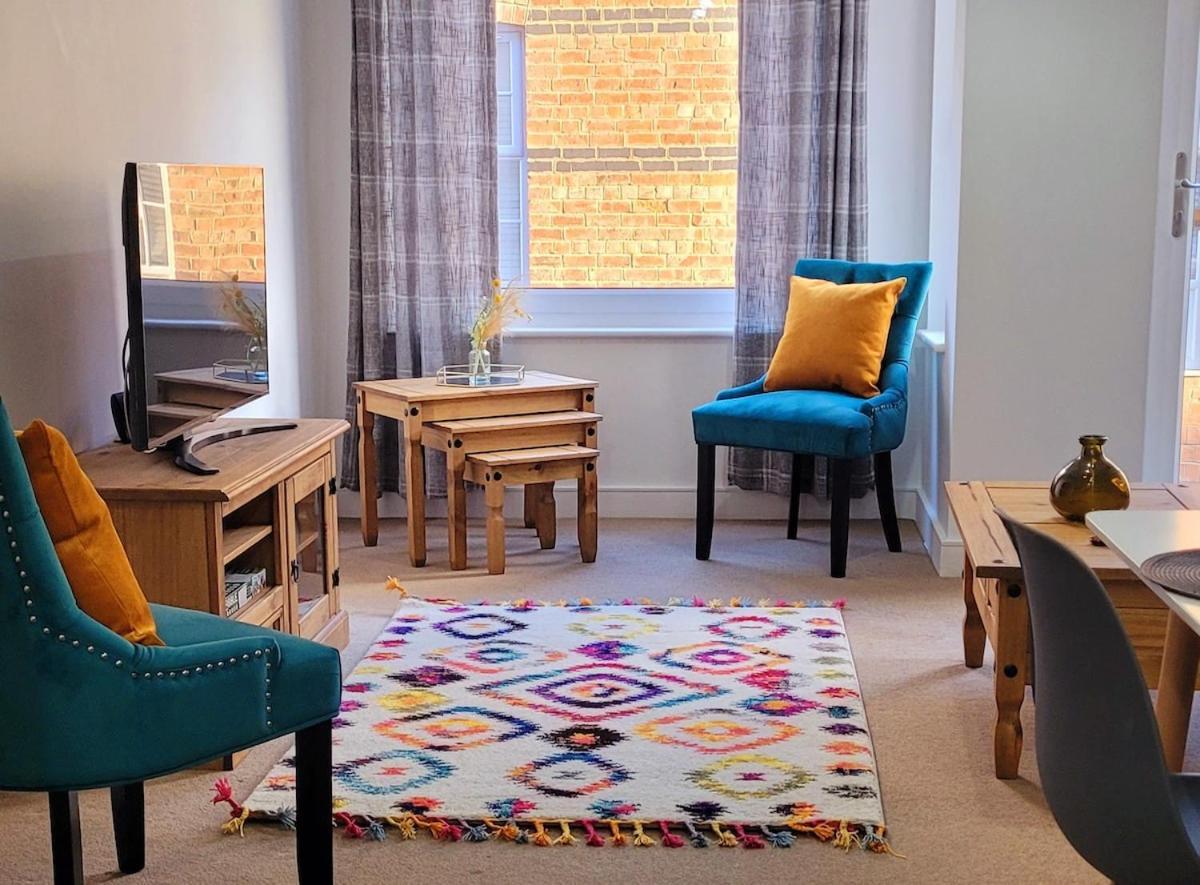 Town Centre Apartment, Private Parking Apartment *