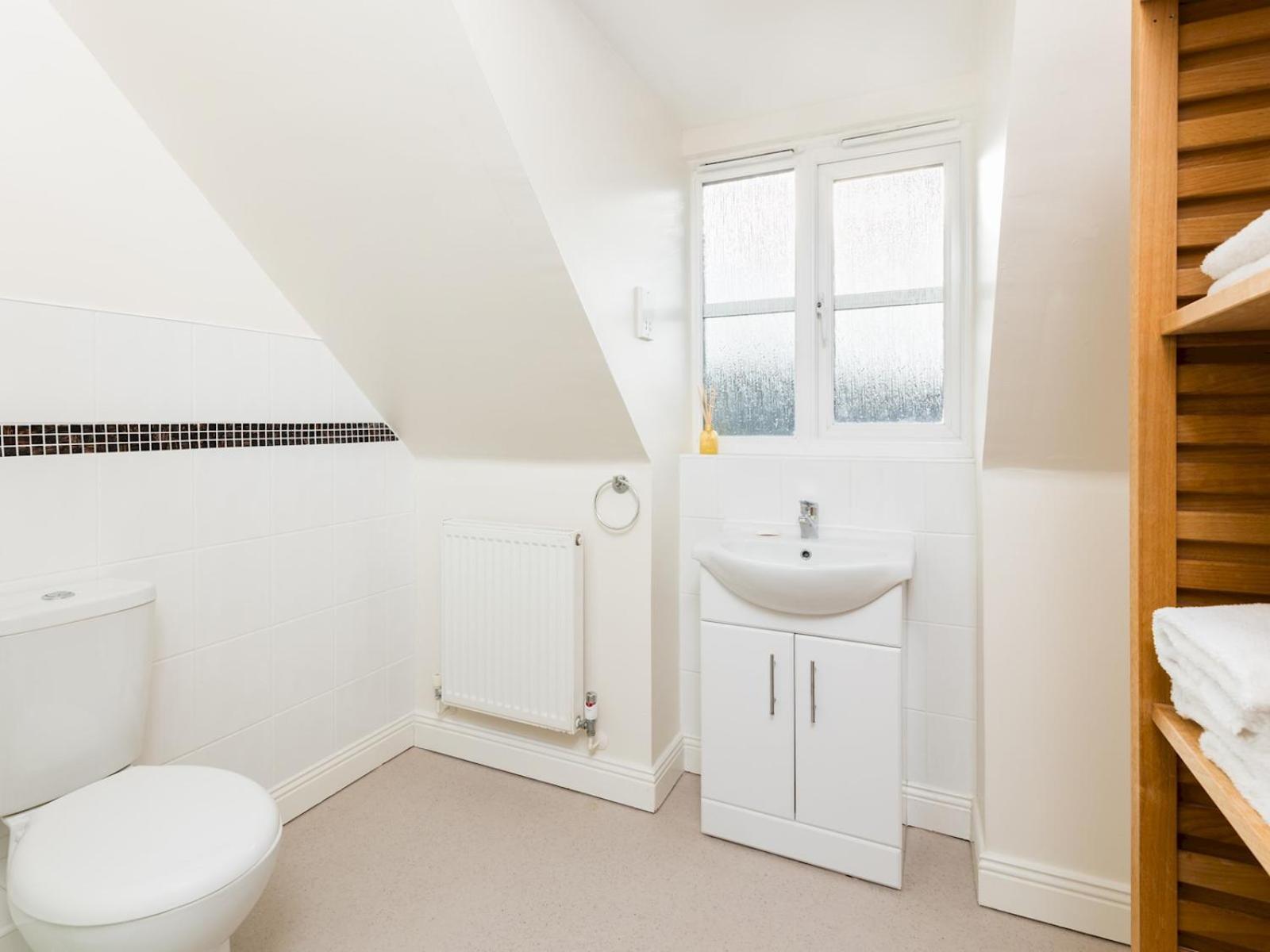 Pass The Keys Modern Stylish Family Private Garden Holiday home *