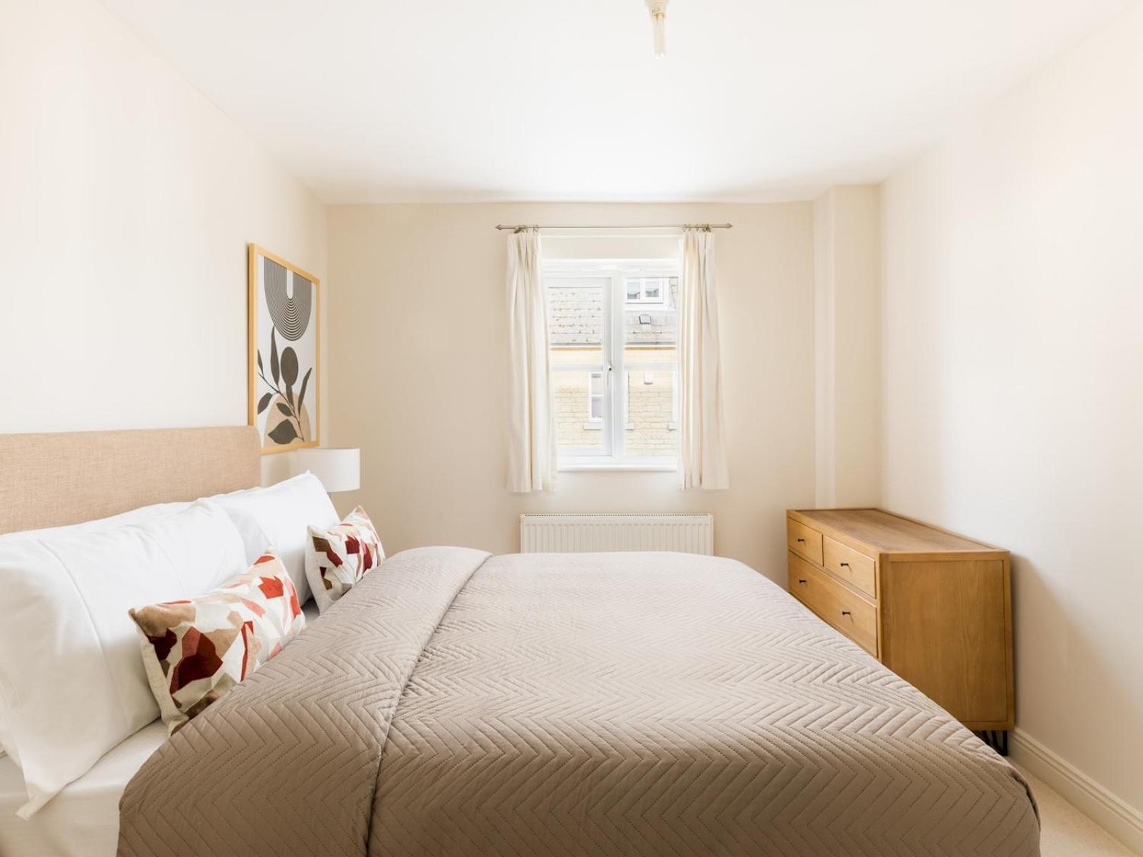 Pass The Keys Modern Stylish Family Private Garden Holiday home *