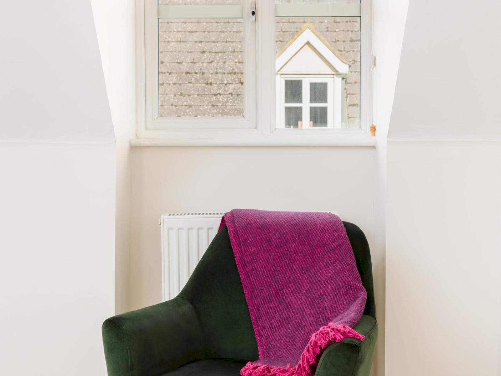 Pass The Keys Modern Stylish Family Private Garden Holiday home