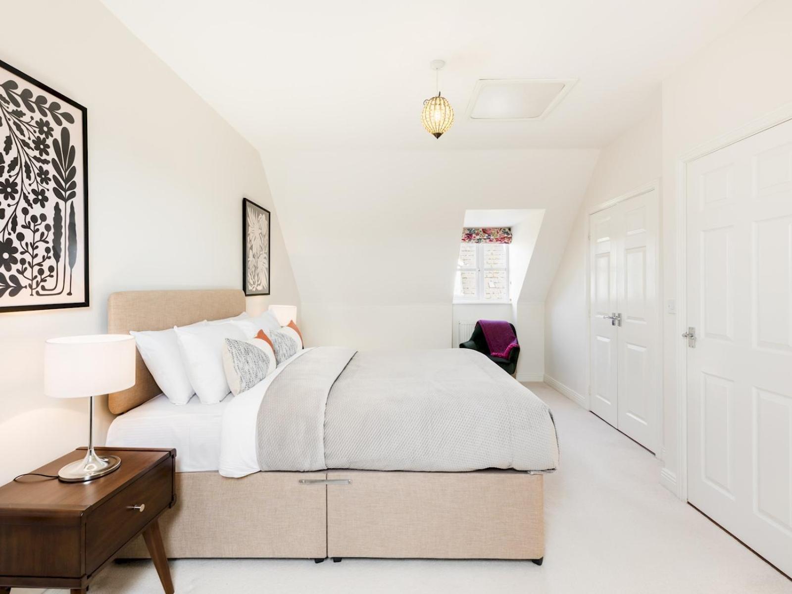 Pass The Keys Modern Stylish Family Private Garden Holiday home *
