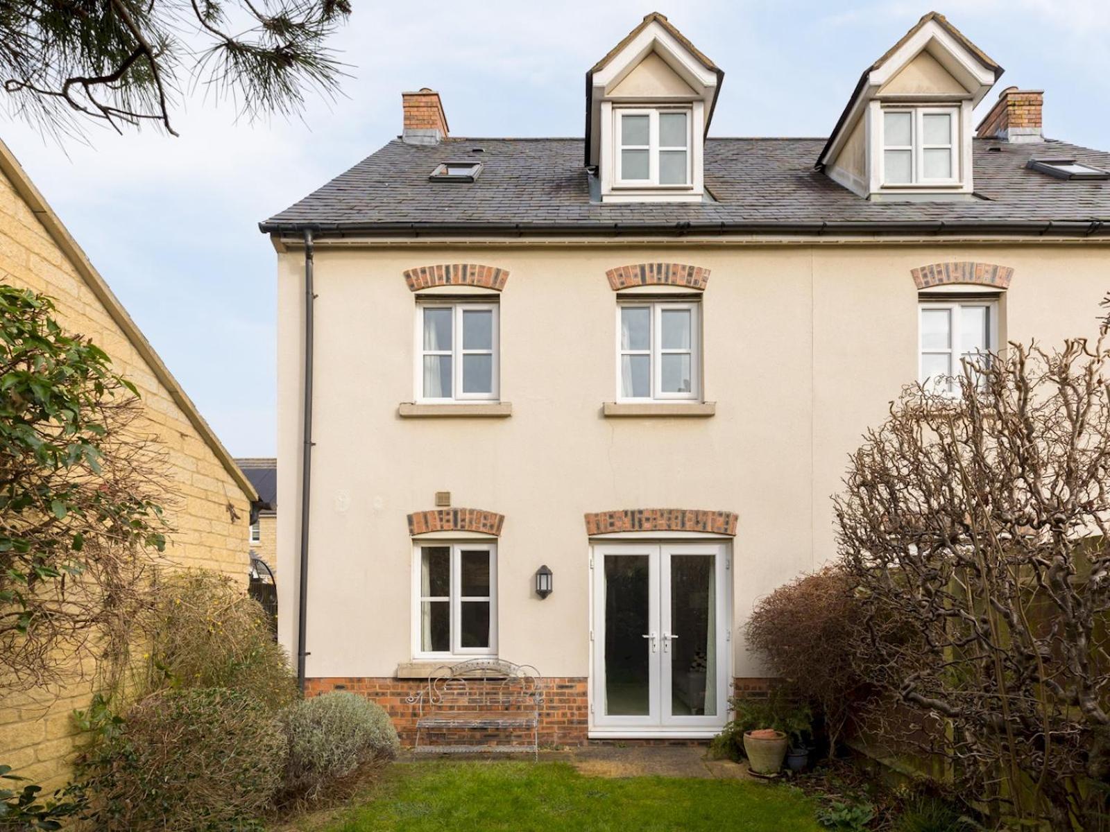 Pass The Keys Modern Stylish Family Private Garden * Cheltenham