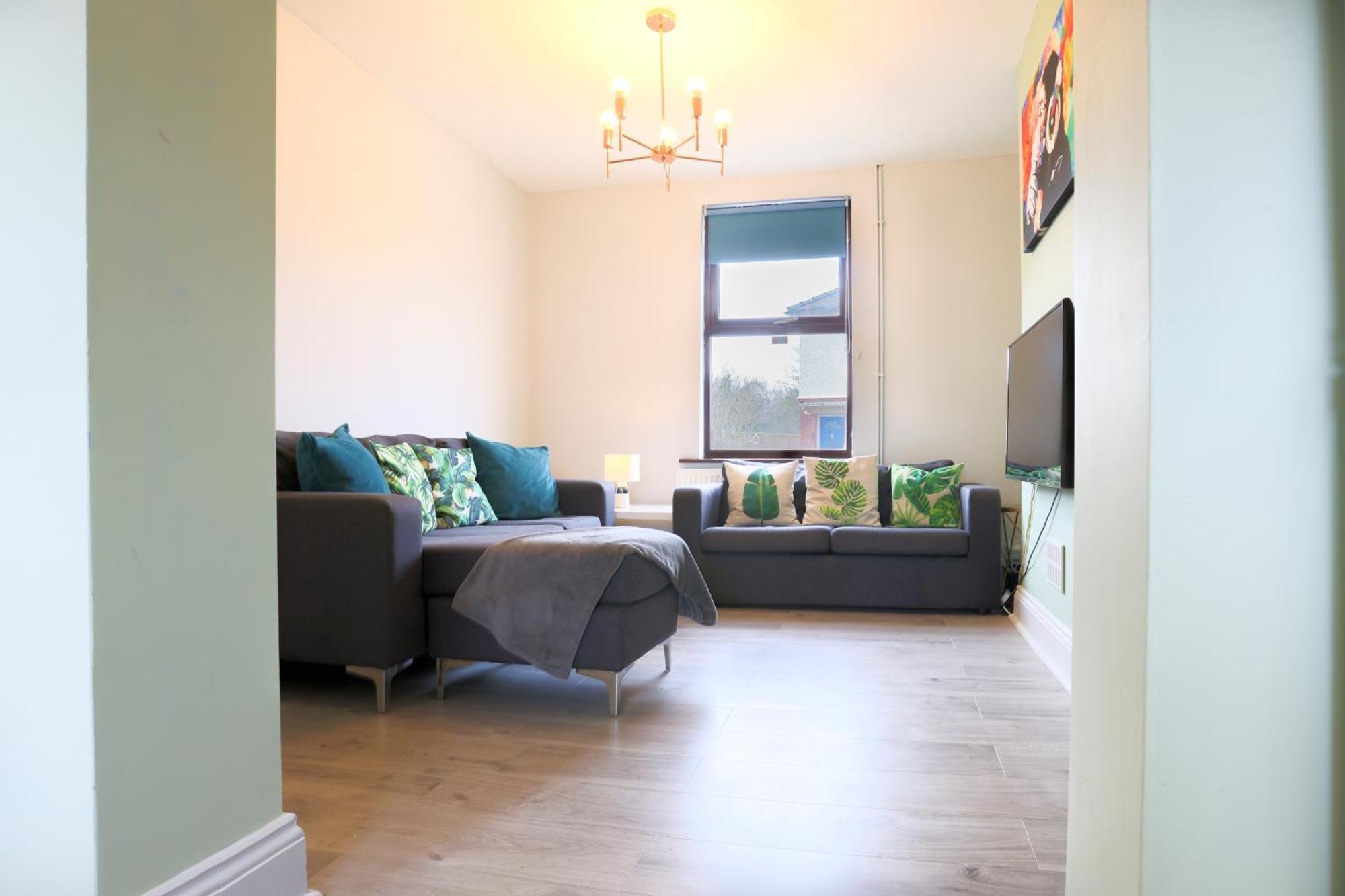 Pittville Place - Near Town - 2 Bed - Sleeps 6 *
