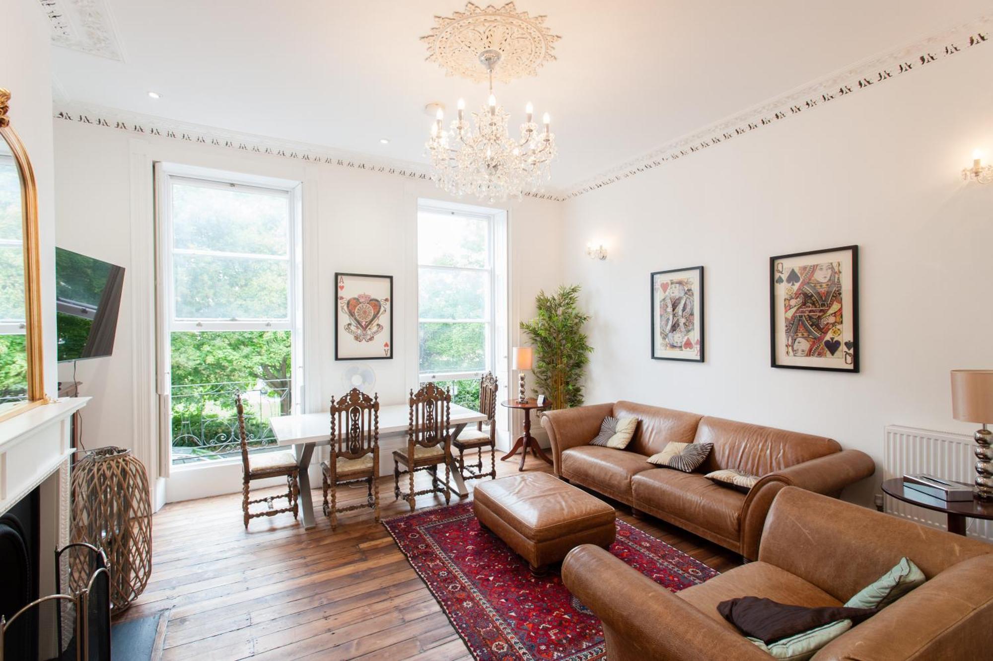 Guest house Town Centre Luxury In 21a, 21b And 21c Montpellier Terrace Available Separately Or Together, Amazing Location Opposite Montpellier Gardens *