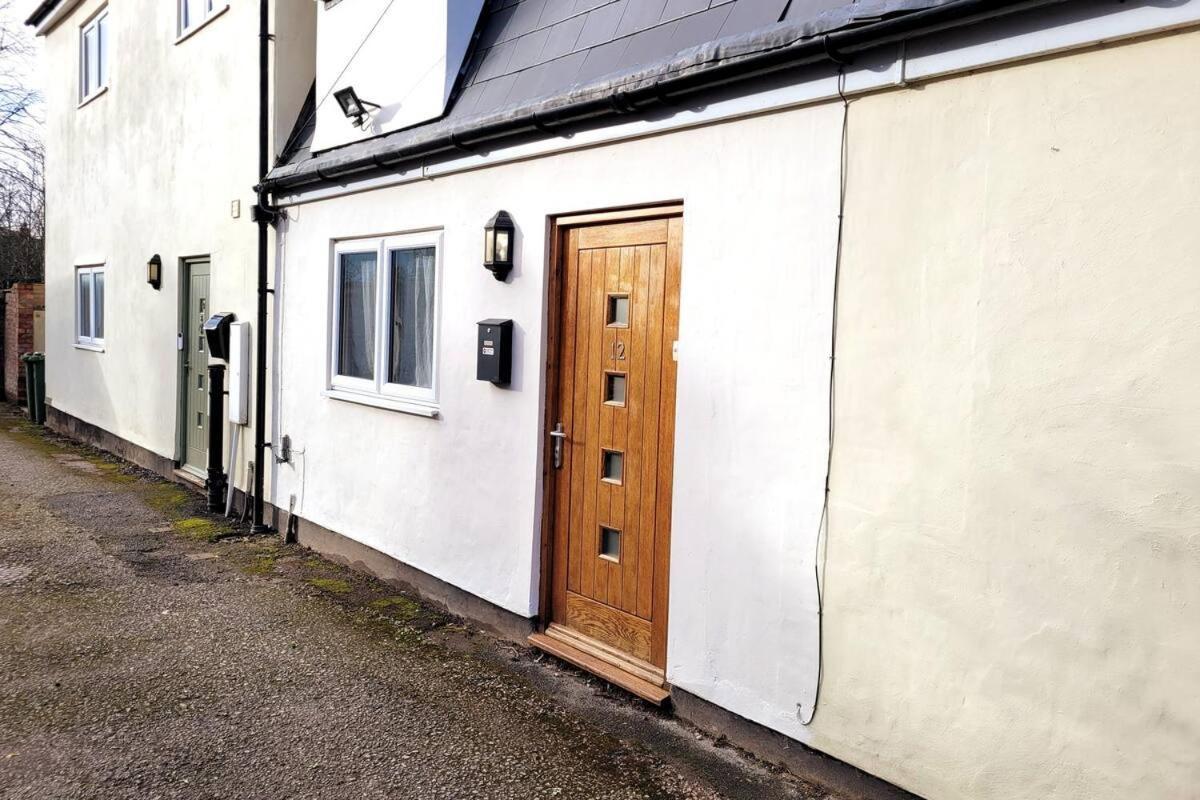 Cosy Quiet Two Bedroom House Near Town Centre Holiday home *