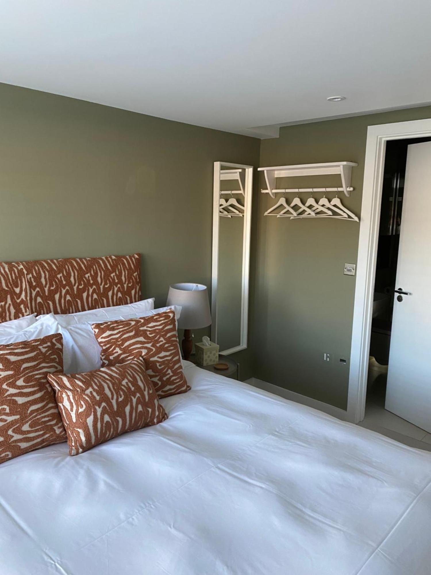 The - & En-suite Only Cheltenham