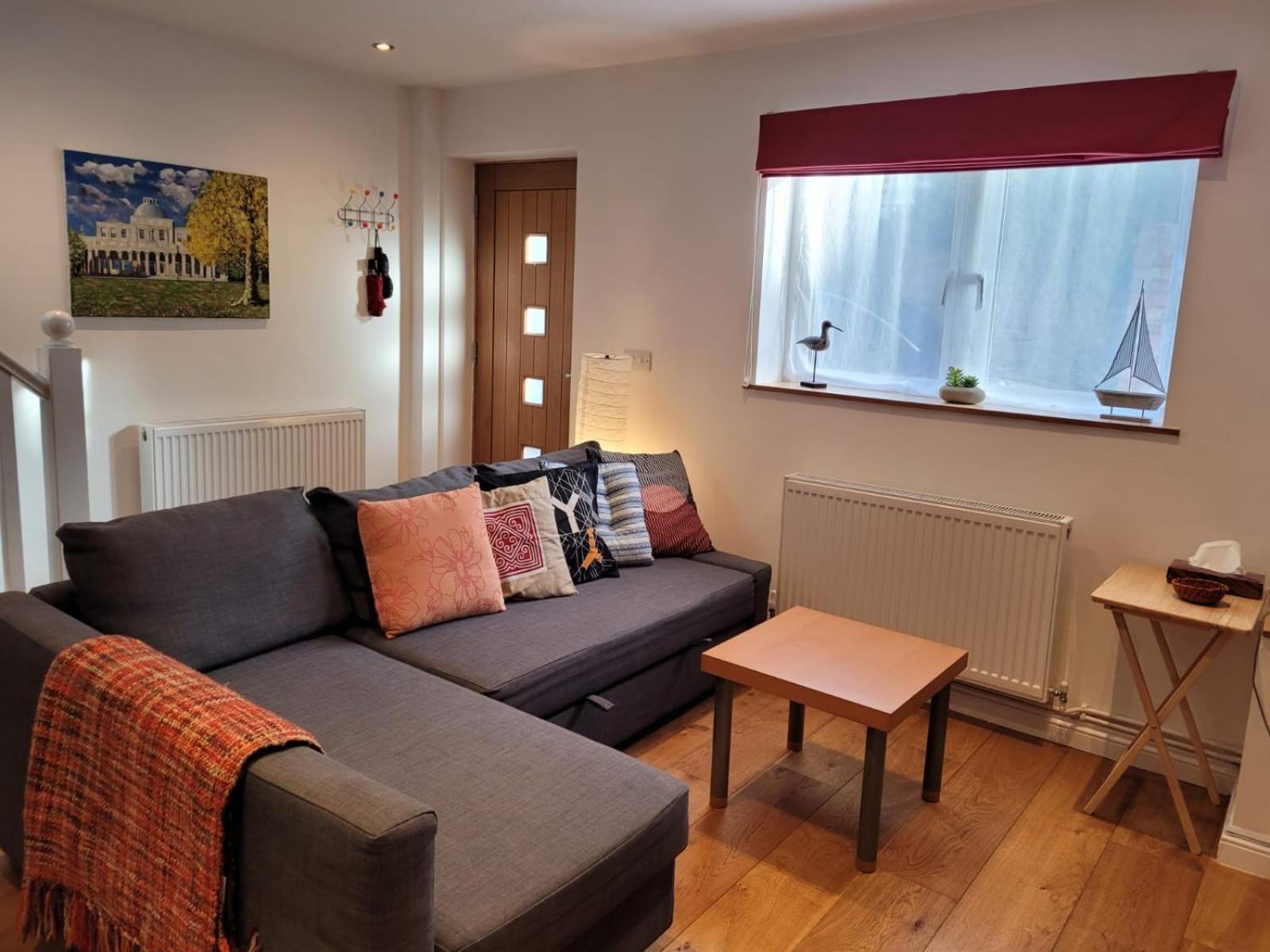 Cosy Quiet Two Bedroom House Near Town Centre * Cheltenham